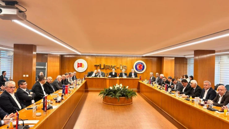 TÜRK-İŞ Genel Başkanı Atalay: 'Düzenleme Olmazsa Asgari Ücret Tespit Komisyonu'na Katılmayacağız'