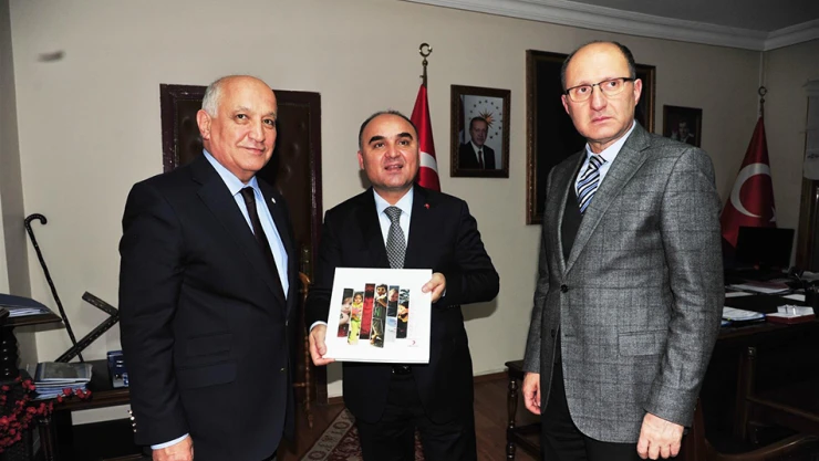 Türk Kızılay Genel Başkanı Akar,  Vali Günaydın'ı ziyaret etti