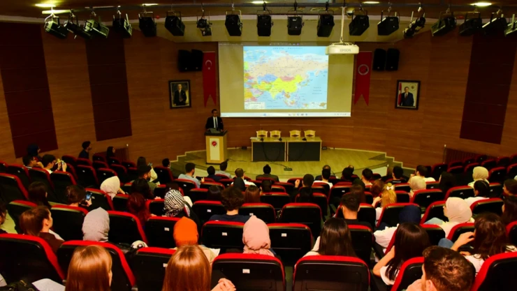 Türk Politikaları Anlatıldı