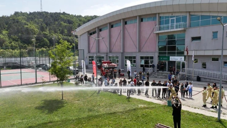 Türkeli MYO Öğrencilerine Yangın Eğitimi Verildi