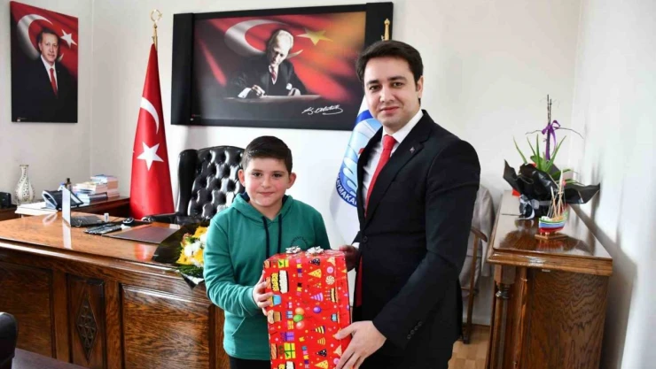 Geleceğin Yöneticileri 23 Nisan'da Görev Başında