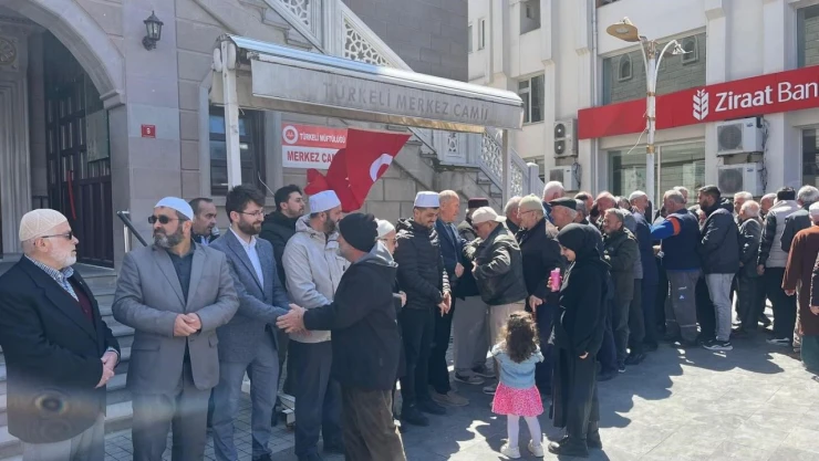 Türkeli'de İlk Hacı Kafilesi Dualarla Uğurlandı