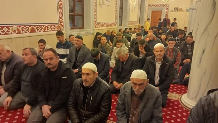 Türkeli'de Kadir Gecesi'nde Camiler Doldu Taştı