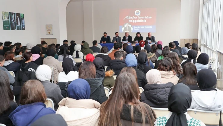 Türkeli MYO'da 'Mikrofon Gençlerde'