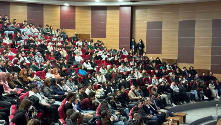 Türkiye'nin İlk Deneyimsel Test Pilotu Öğrencilerle Buluştu