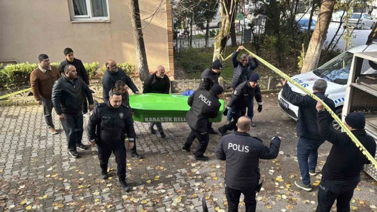 Türkmenistan Uyruklu Genç Yolda Ölü Bulundu