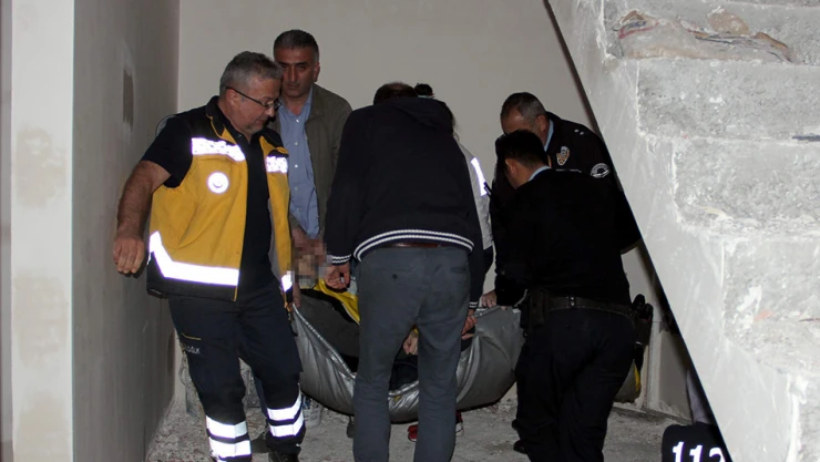 Tuvaletini yapmak için girdiği inşaatın asansör boşluğuna düştü