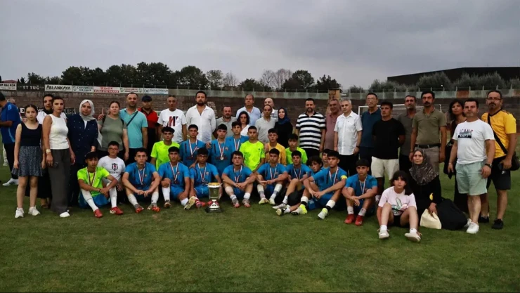 U17'de, Yunus Emre Belediye Spor Kulübü Şampiyon Oldu