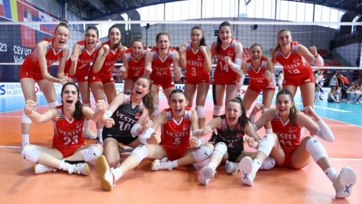 U17 Kız Voleybol Milli Takımı finale çıktı