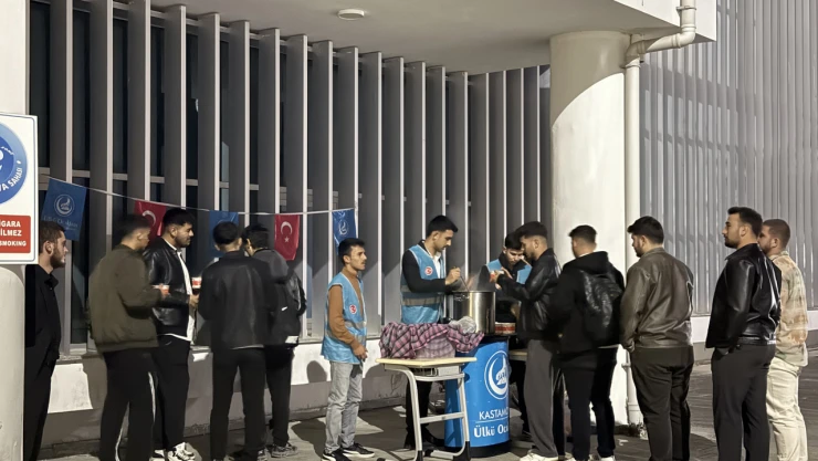 Ülkü Ocakları'ndan Üniversite Öğrencilerine Çorba İkramı