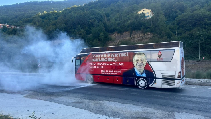 Ümit Özdağ'ın otobüsünde yangın çıktı
