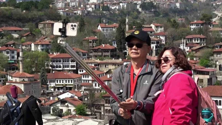 9 Günde Nüfusunun 8 Katı Ziyaretçi Ağırladı