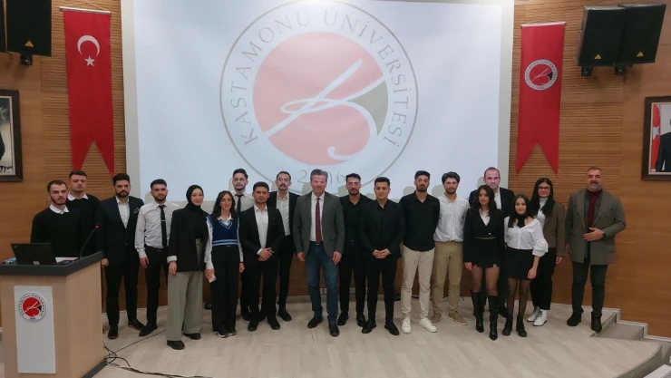 Üniversite Öğrencileri, Liderlik Sunumlarıyla Birinci Gelebilmek İçin Yarıştı