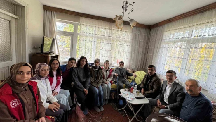 Üniversiteli Gençler Bolu'nun Asırlık Çınarıyla Buluştu