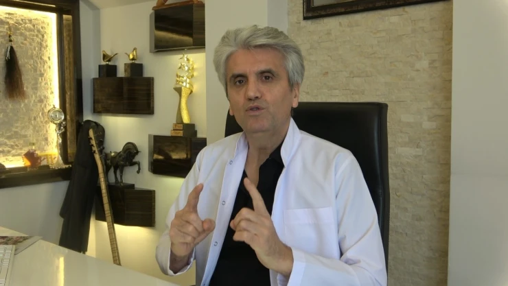 Ünlü Estetikçi Uyardı: 'Göğüs Büyüklüğü Ciddi Sağlık Sorunlarına Yol Açabilir'