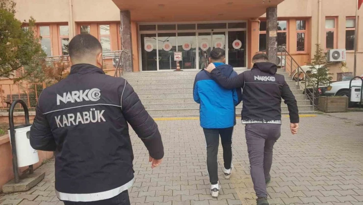 Uyuşturucu Hap ve Esrar ile Yakalanan Şüpheli Adliyede