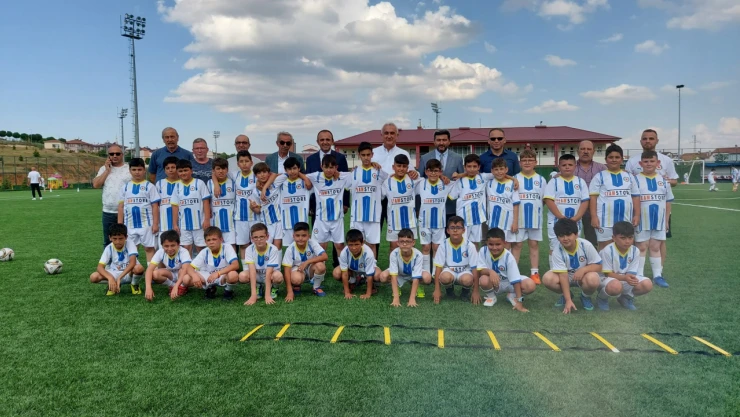 Vali Çakır'dan, Futbol Okulu'na ziyaret