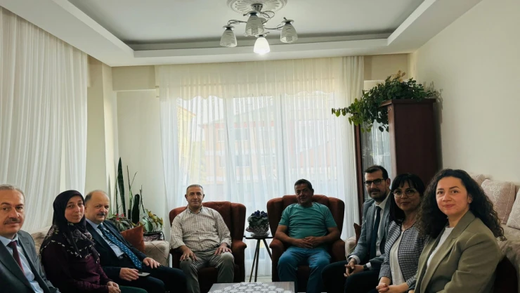 Vali Dallı'dan Koruyucu Aileye Ziyaret