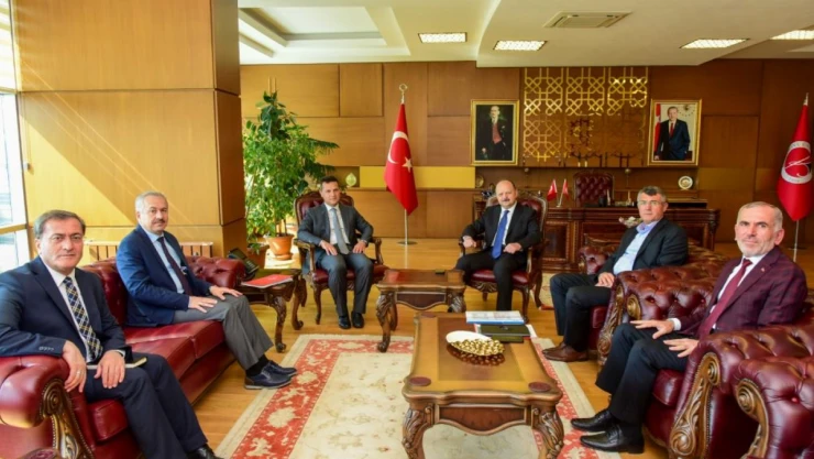 Vali Dallı'dan Rektör Topal'a Nezaket Ziyareti