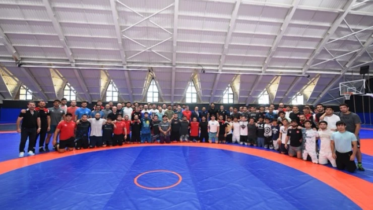 Vali Dallı, Milli Takımların Ortak Kampını Ziyaret Etti