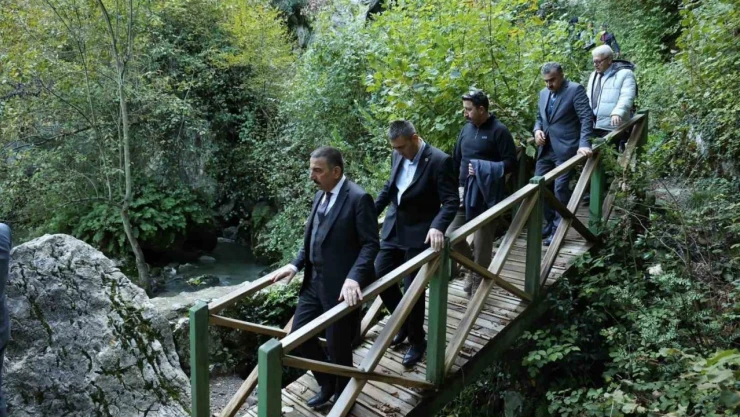 Vali Hacıbektaşoğlu, Çayır Mağarası'nda İnceleme