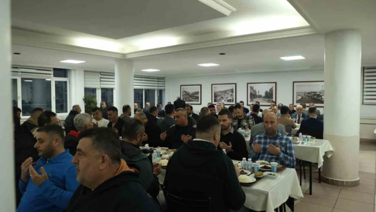 Vali Hacıbektaşoğlu, Özel İdare Personeli İle İftarda Buluştu