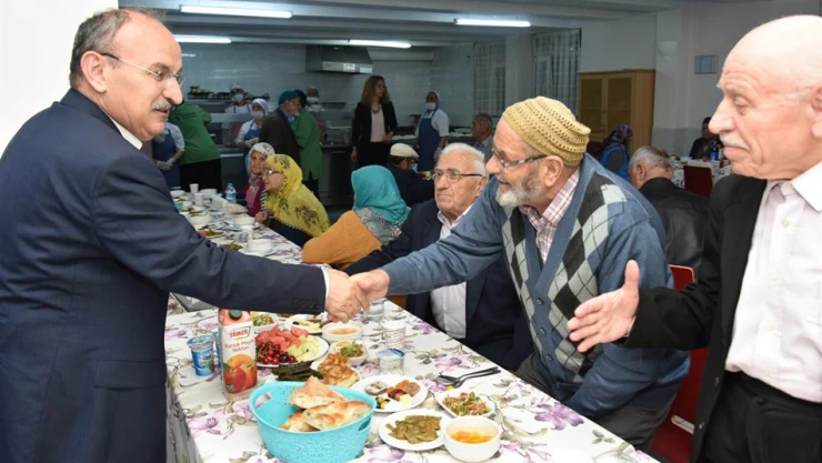 Vali Karadeniz, Huzurevi sakinleriyle buluştu