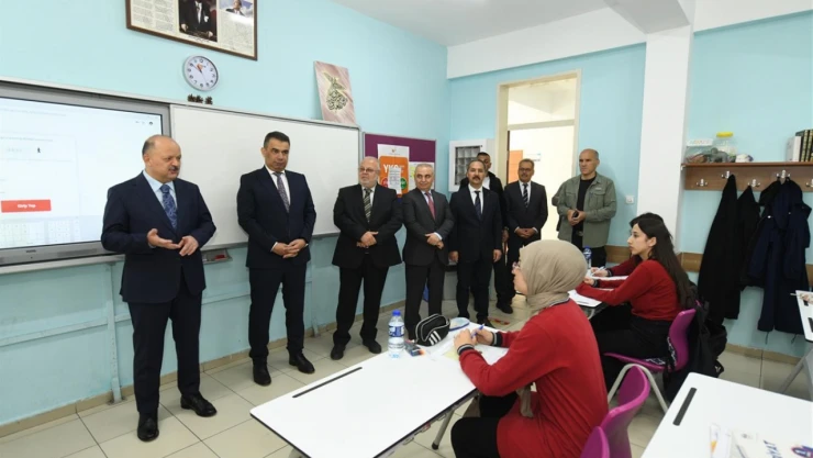 Vali Meftun Dallı, Okulları Ziyaret Etti