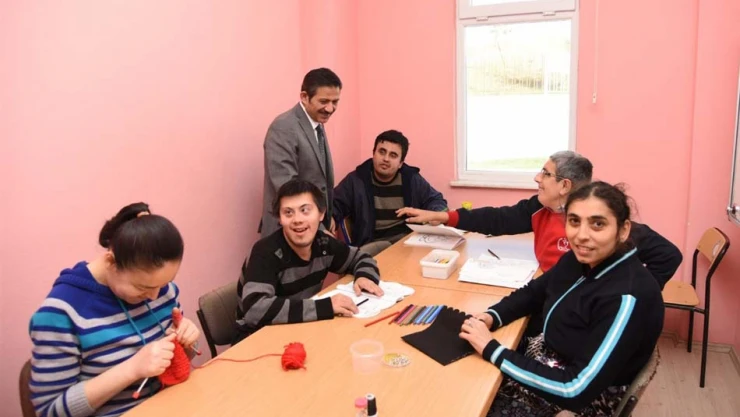 Vali Yıldırım özel öğrencilere moral verdi