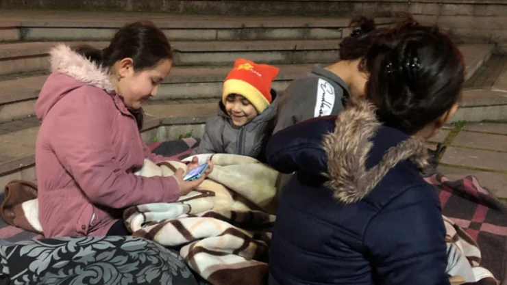 Vatandaşlar geceyi sokakta geçirdi