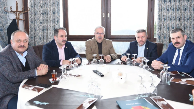 Vekillere davullu zurnalı karşılama