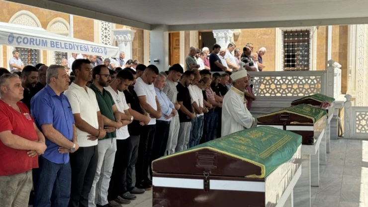 Yağ Tankına Düşerek Ölen Anne Ve Oğlu Toprağa Verildi