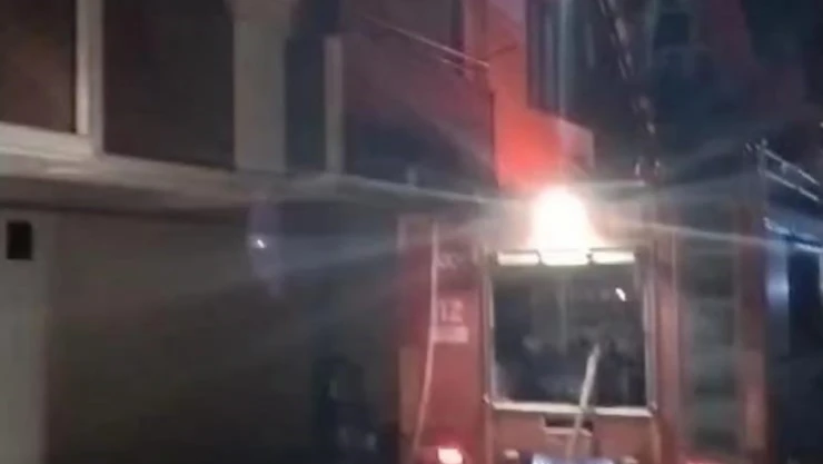 Yangın 3 Kişiyi Hastanelik Etti