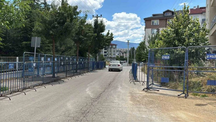 Mahkeme Salonu Çevresine Araç Girişi Yasaklandı