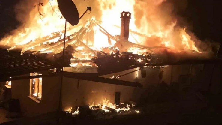 Yangına Uykuda Yakalandılar