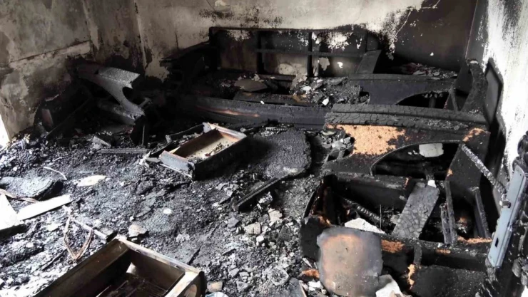 Yangında Bütün Eşyaları Yanan Aile Yardım Bekliyor