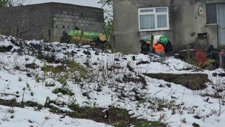 2 Kardeş Toprağa Verildi