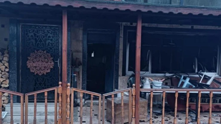 YAŞLI ADAM ALEVLERDEN KURTULAMADI