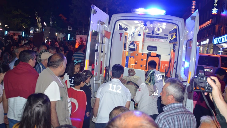 Yaşlı adam demokrasi nöbetinde kalp krizi geçirdi