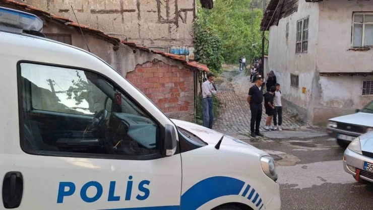 Yalnız Yaşayan Yaşlı Adam Evde Ölü Bulundu