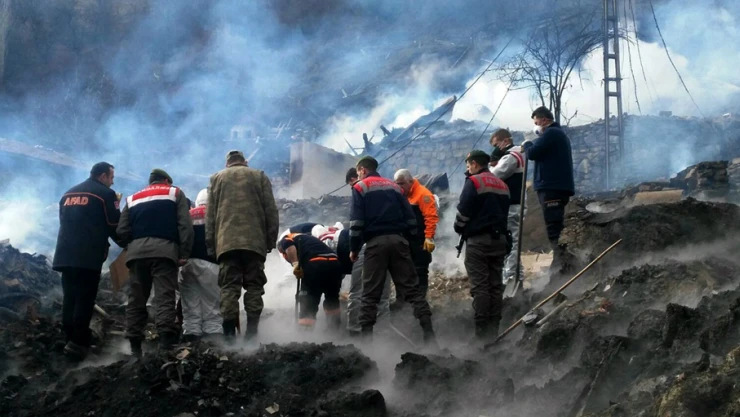 Yaşlı kadının kemikleri enkaz altında bulundu
