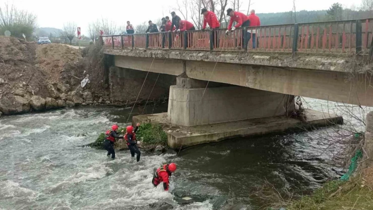 Yeğenini Öldüren Zanlının Silahı Orada Aranıyor!