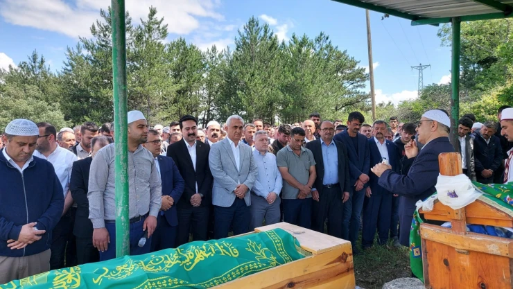 Yıldırım düşmüş vefat etmişlerdi, toprağa verildiler