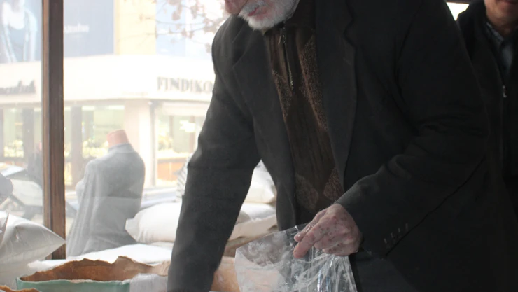 Yılların eskitemediği esnaf Uncu Bayram