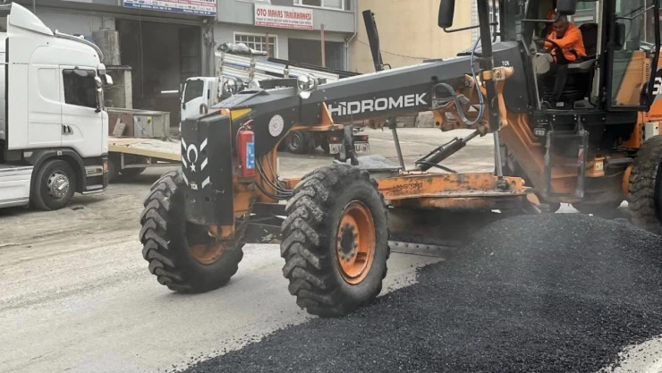 Yıpranan Yol Yeniden Onarıldı