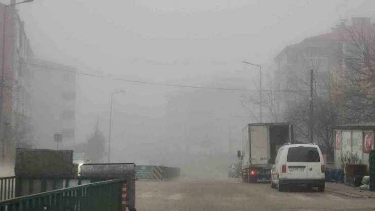 Yoğun Sis Görüş Mesafesini 20 Metreye Kadar Düşürdü