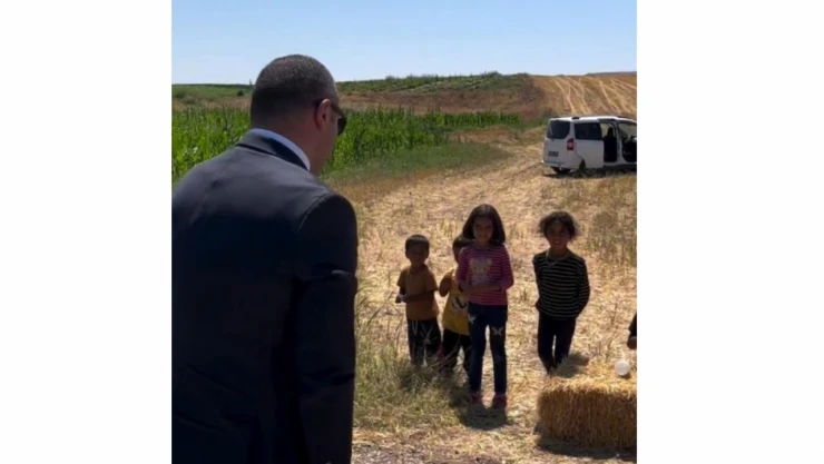 Yol Kenarında Limonata Satarak Dondurma Parası Biriktiren Çocuklara Sürpriz