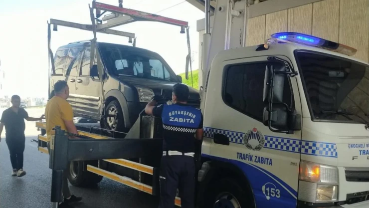 Yolda Kalan Aileye Zabıta Yardım Etti