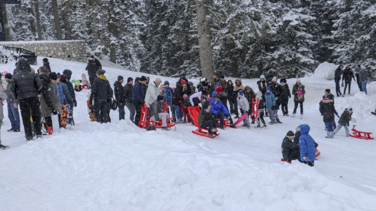 Yurduntepe Kayak Merkezi'nde Yarıyıl Tatili Yoğunluğu