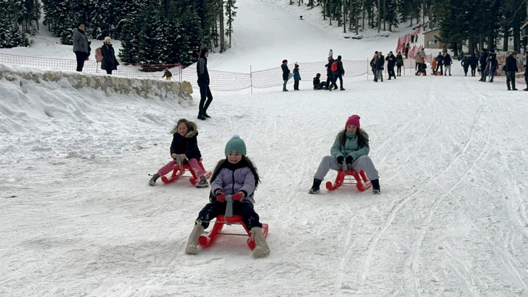 Yurduntepe Kayak Merkezi'nde Yoğunluk Sürüyor